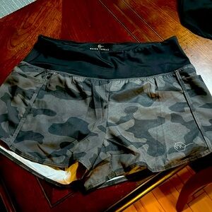 Maven thread workout shorts size large